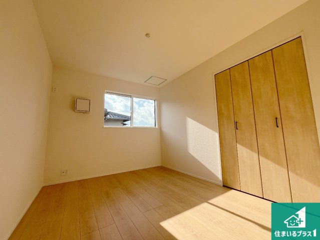 栗東市小平井　第1期　新築一戸建ての洋室|シンプルな洋室は、自分好みのインテリアが楽しめます♪ご家族とインテリアや家具を選びに行くのは新築購入時の醍醐味の一つです。ぜひお楽しみください♪