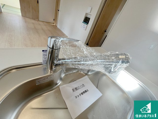 栗東市小平井　第1期　新築一戸建ての設備|浄水器を内蔵！炊飯時、お茶を作る時に安心してお水を使えます！お湯と冷水、浄水と原水、シャワーの切替えもワンタッチです！