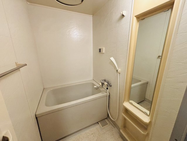 和泉府中ハウスA棟の浴室