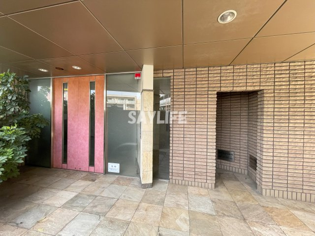 グドゥウェル新石切のエントランス