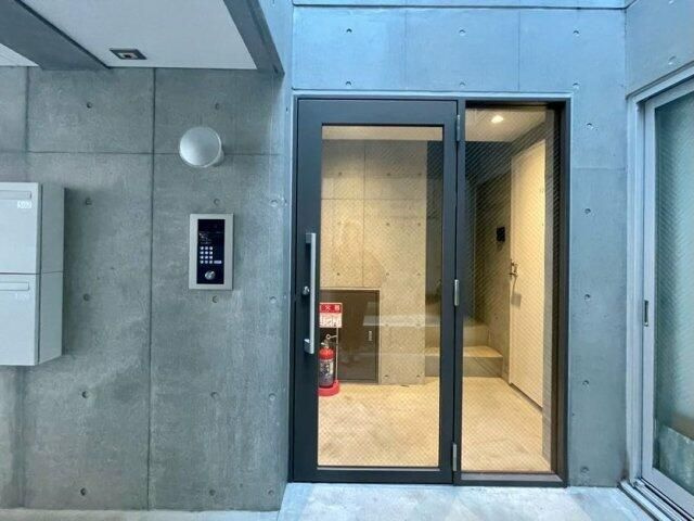 ホワイトピーク椎名町のエントランス