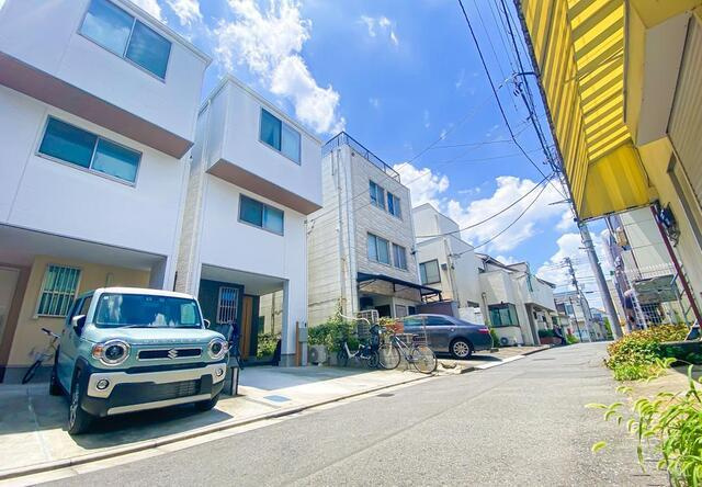 中野区白鷺１丁目の中古一戸建の前面道路含む現地写真|徒歩約10分圏内に、コンビニ・… 