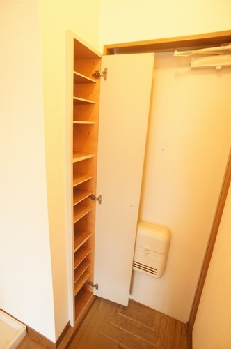 エステート秋山の玄関