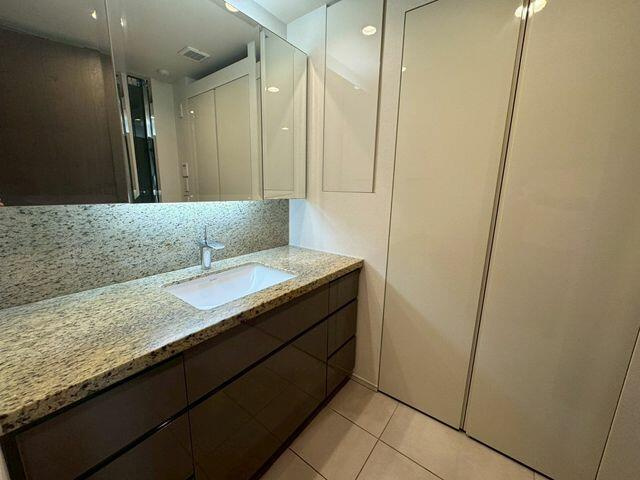 港区南青山６丁目の賃貸マンションのロビー|洗面 