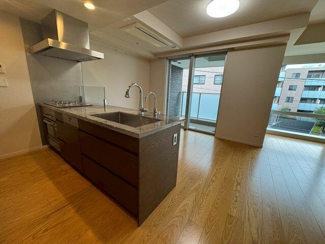 港区南青山６丁目の賃貸マンションのロビー|キッチン 
