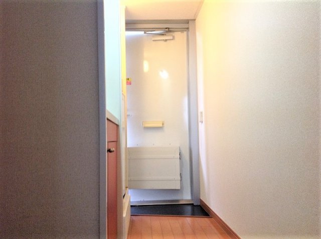 レオパレスエスペランサの玄関|シンプルで使いやすい玄関です