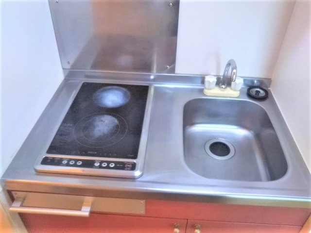 レオパレスＳＨＩＭＩＺＵレジデンスのキッチン|コンパクトなキッチンで掃除もラクラク