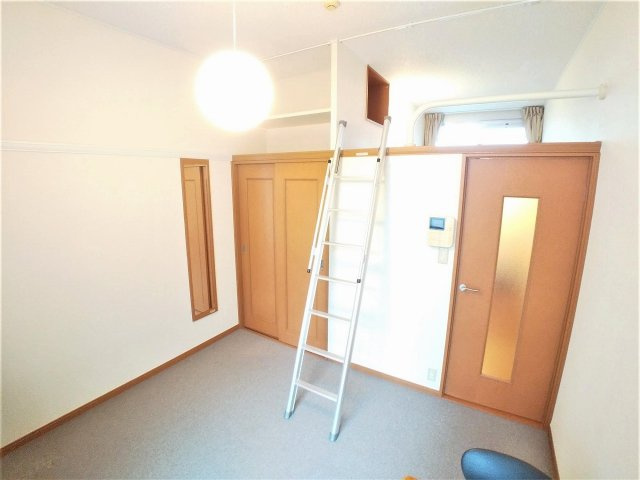 レオパレスウィングトダパークの居間・リビング|こちらの居間で趣味の時間をお楽しみください