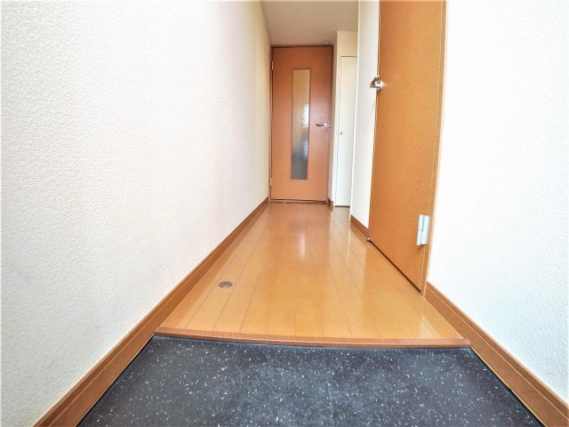 レオパレスウィングトダパークの玄関|ゆったりとした玄関です