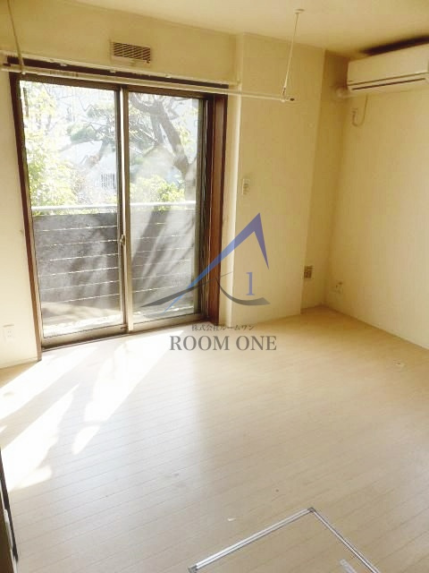 ラシーネ磯子の居間・リビング|洋室のお部屋です。