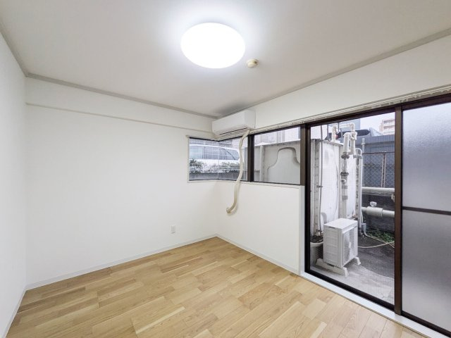 ヴィラ東川口の洋室|落ち着いた色調の洋室です