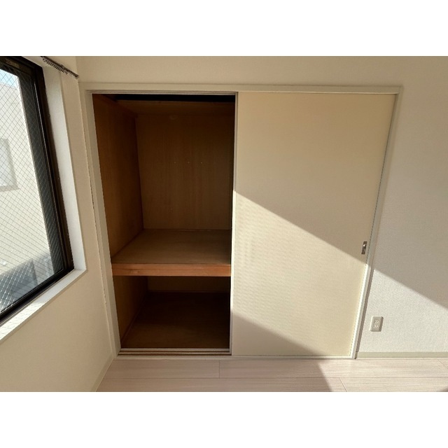 メゾン中郷の内装|明るい室内です