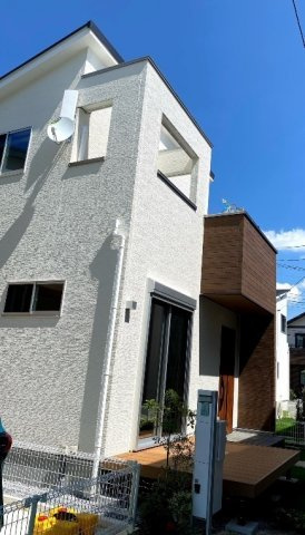 中央戸建の外観|おしゃれな外観です