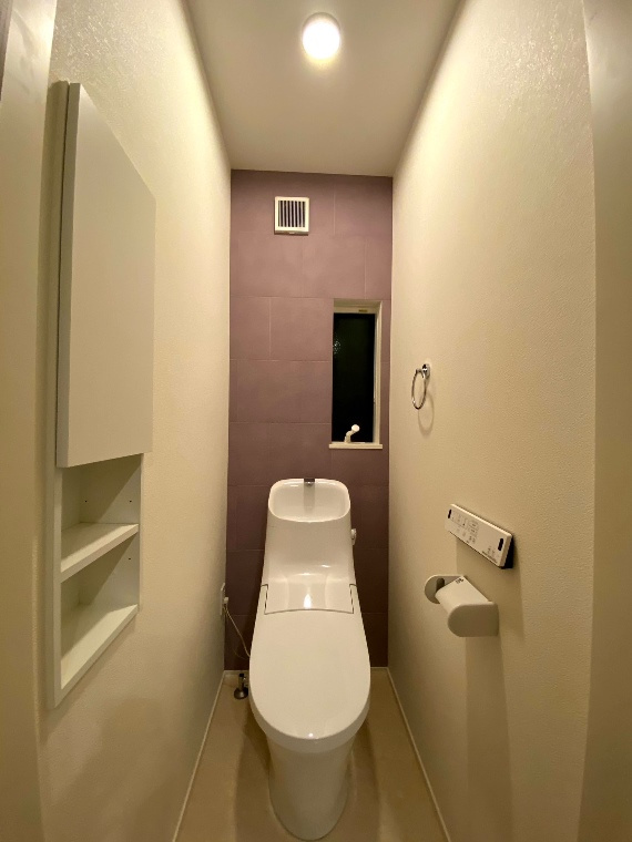 中央戸建のトイレ|落ち着いた色調のトイレです