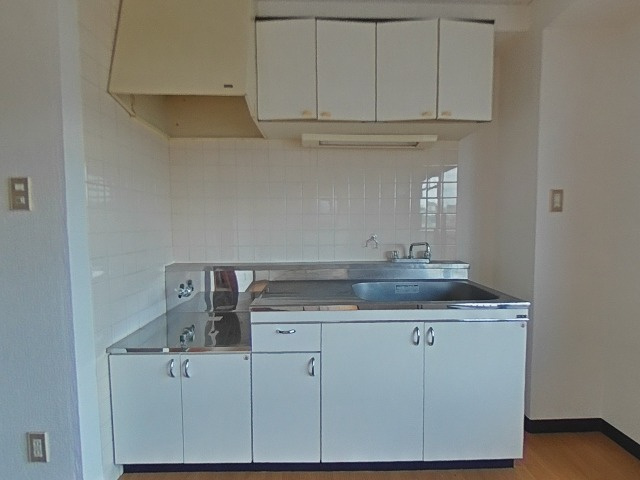 今成マンションのキッチン|使いやすいキッチンです