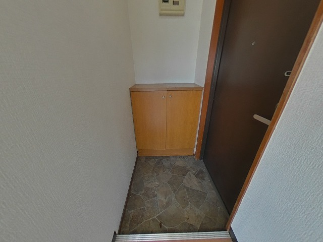 今成マンションの玄関|ゆったりとした玄関です