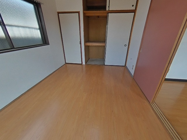 今成マンションの洋室|ゆったりした洋室です