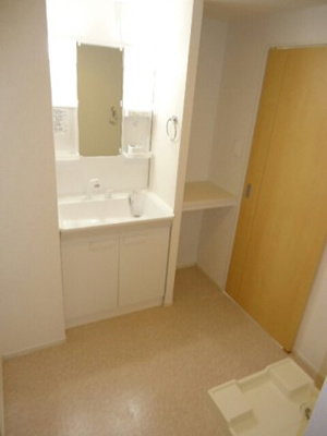 【洗面所】 | オアシス | 明るい洗面所です