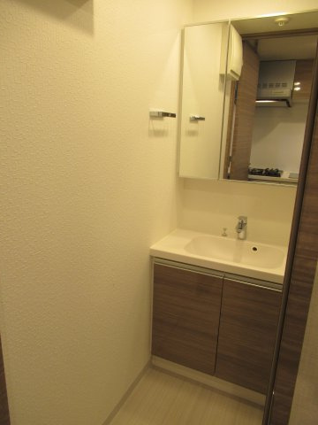 DIPS赤羽北WESTの洗面所|明るい洗面所です