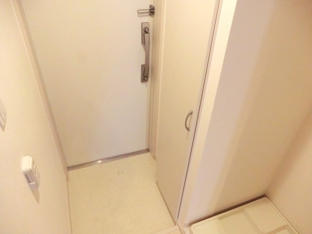 リブリ・クレール浦和の玄関|★玄関スペースにシューズボックスを設置しています。★