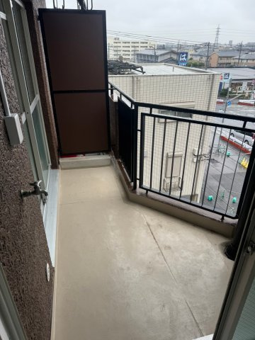 Renarvo Urawaのバルコニー|外からの目が気にならないバルコニーで洗濯物が干せます