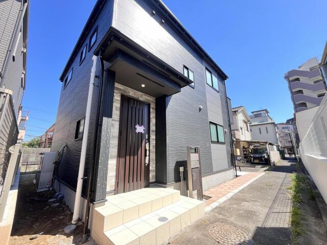 練馬区高松１丁目の新築一戸建の外観|全体外構（玄関側） 