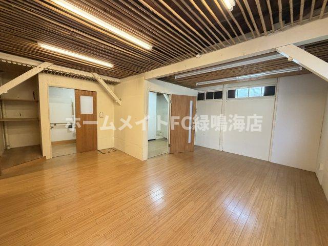 昭和区桜山店舗の居間・リビング