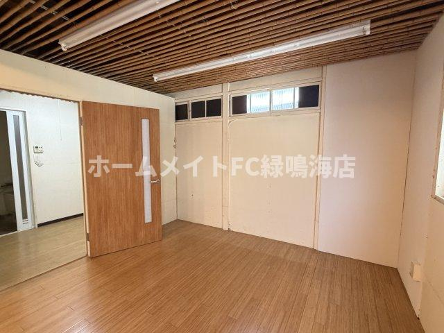 昭和区桜山店舗の居間・リビング