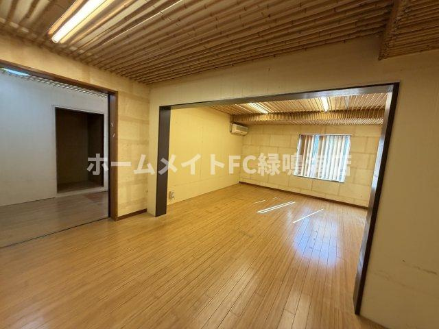 昭和区桜山店舗の居間・リビング