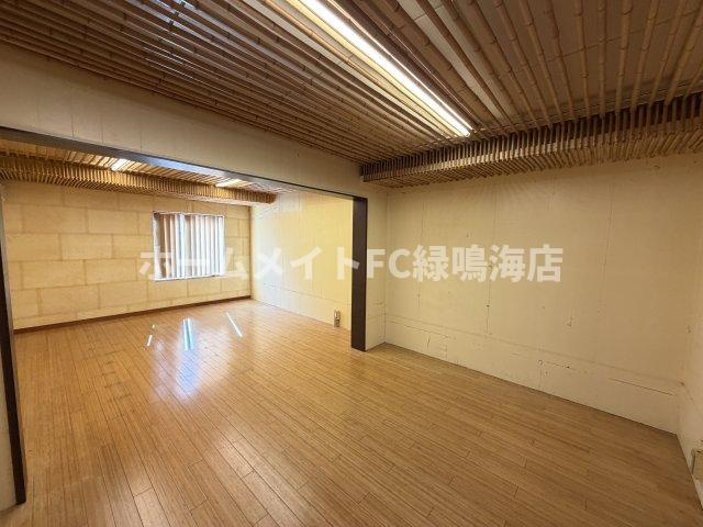 昭和区桜山店舗の居間・リビング