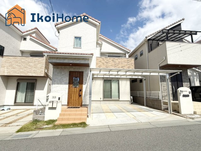 明石市北朝霧丘1丁目　中古戸建の外観|お車並列2台可！カーポート付！大型開発団地内の築浅の綺麗なお家！床暖房等設備充実！WIC他収納豊富！