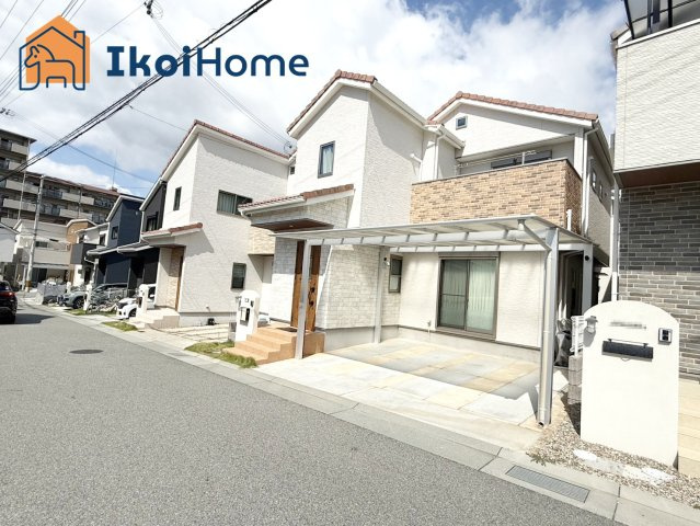 明石市北朝霧丘1丁目　中古戸建のエントランス|●年中無休：当日予約可●お車は並列で2台駐車可能！大事なお車を守ってくれるカーポート付きです！