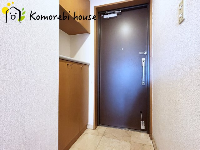 ルピナス大宮桜木町の玄関|シューズボックスで靴や小物をまとめて収納。家族みんなが使いやすい玄関空間です。