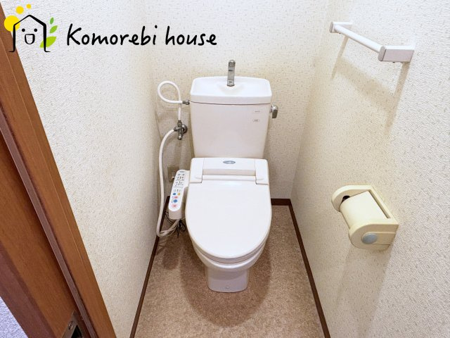 ルピナス大宮桜木町のトイレ|限られたスペースでも圧迫感を感じさせない、すっきりデザインのトイレです。					