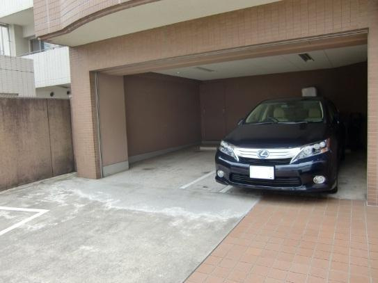 港区三田２丁目の賃貸マンションの駐車場|駐車場 