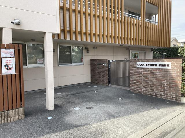 杉並区下井草５丁目の新築一戸建の駐車場|にじのいるか保育園杉…まで240m 