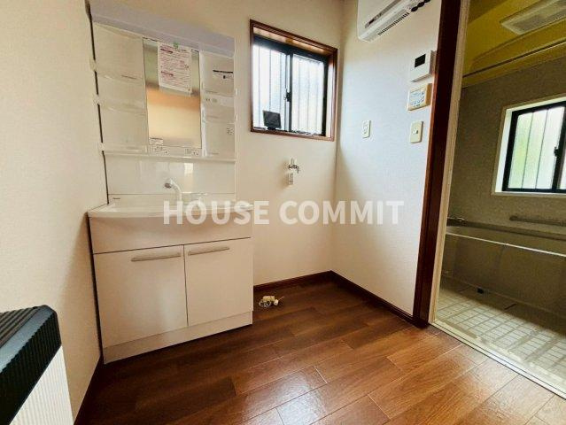 八街市八街ろ　中古戸建の独立洗面台