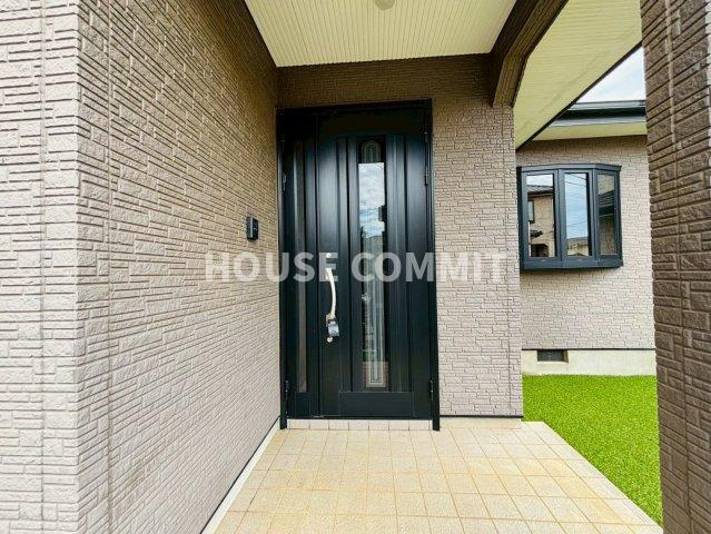 八街市八街ろ　中古戸建の玄関