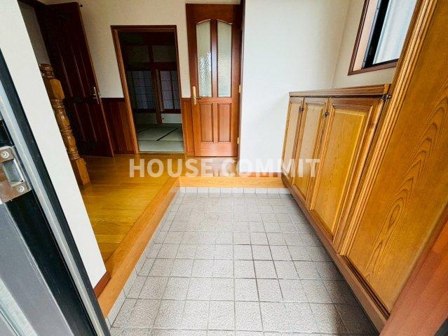 八街市八街ろ　中古戸建の玄関