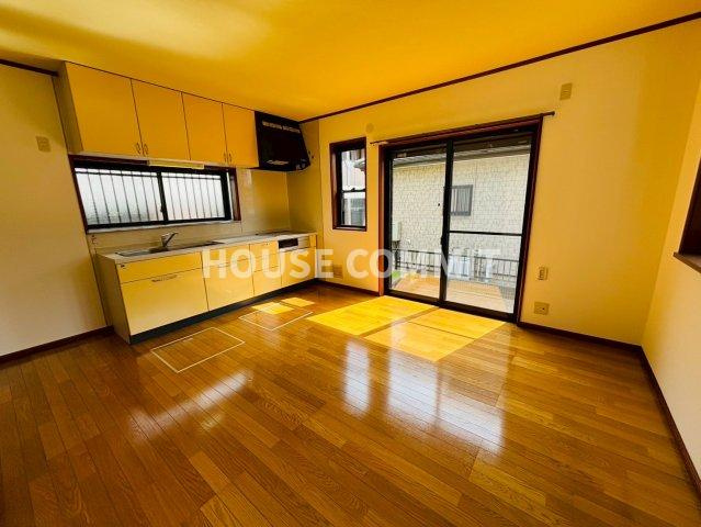 八街市八街ろ　中古戸建の居間・リビング