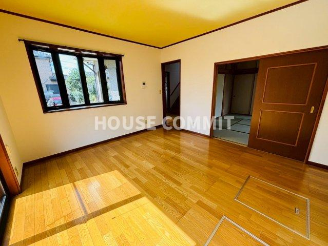 八街市八街ろ　中古戸建の居間・リビング