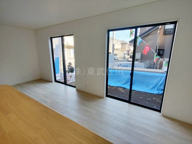 【ダイニング】 | 富士見市水子第３２　全３棟　2号棟 | 食卓を囲むダイニング