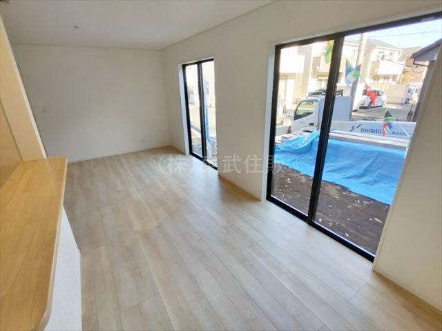 【居間・リビング】 | 富士見市水子第３２　全３棟　2号棟 | ゆったりとしたリビングです