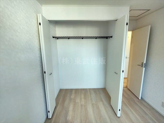 【収納】 | 富士見市水子第３２　全３棟　2号棟 | 2階南東側6.5帖洋室の収納です