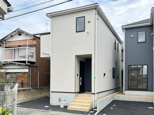 高知市薊野南町１号棟　新築戸建ての外観|シンプルモダンな外観が魅力。これからの暮らしを軽やかに彩ります。