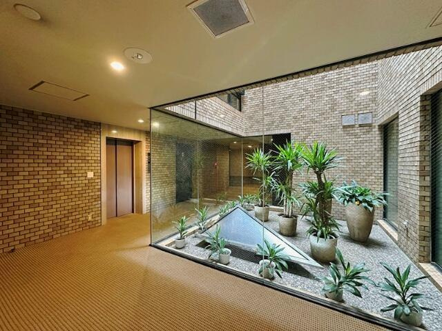 港区元麻布２丁目の賃貸マンションのロビー| 