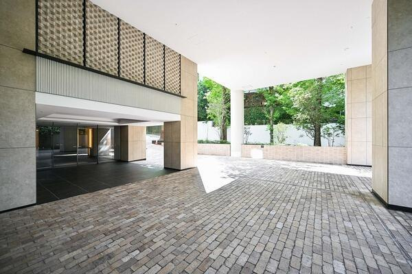 港区白金４丁目の賃貸マンションのエントランス| 