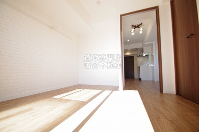 【洋室】 | シャトーライフサガミハラⅡ | 落ち着いた色調の洋室