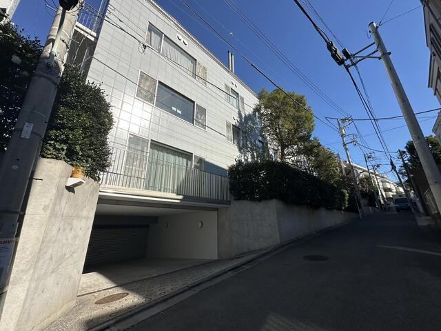 港区白金４丁目の賃貸マンションの駐車場| 