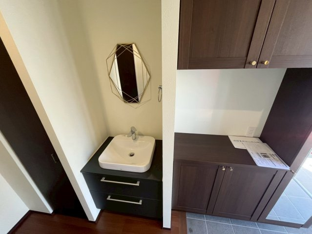 新富町戸建の玄関